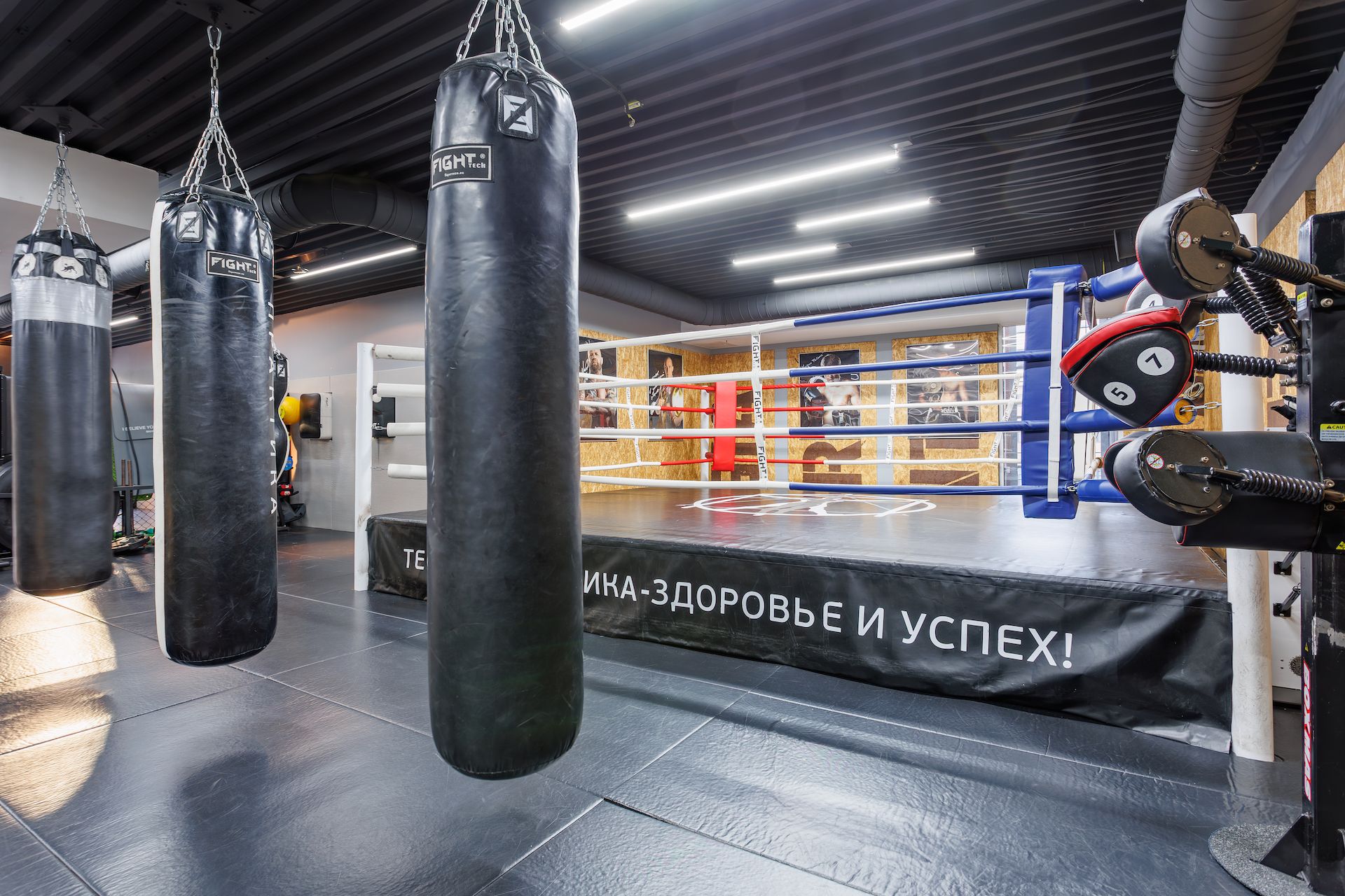 Зал единоборств