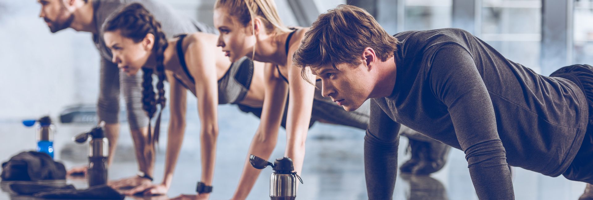 State of fitness. Последствия неправильной тренировки. Люди занимаются делами. Group Fitness.